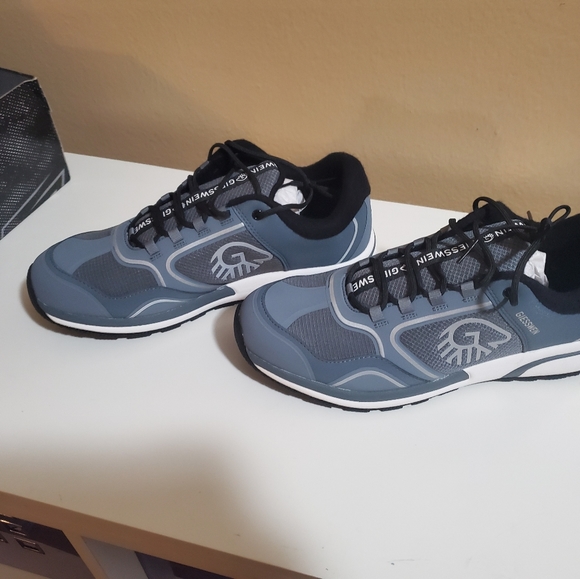 Shoes - Picture 4 of 4